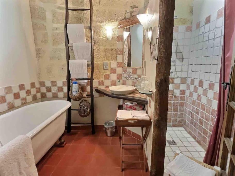 Chez Lydia - Osez La Vie De Chateau ! Pont Du Gard, Uzes Ремулен Экстерьер фото
